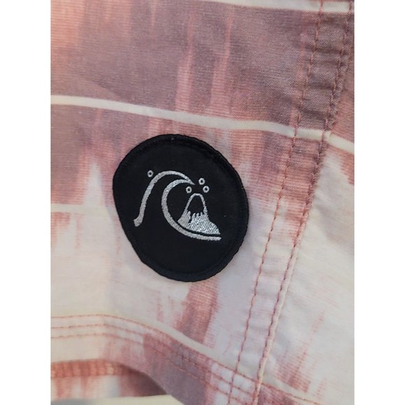 Quicksilver Drawstring Board Shorts Pockets Mid-Thigh Flag Graphic Size 38 - Picture 5 of 8